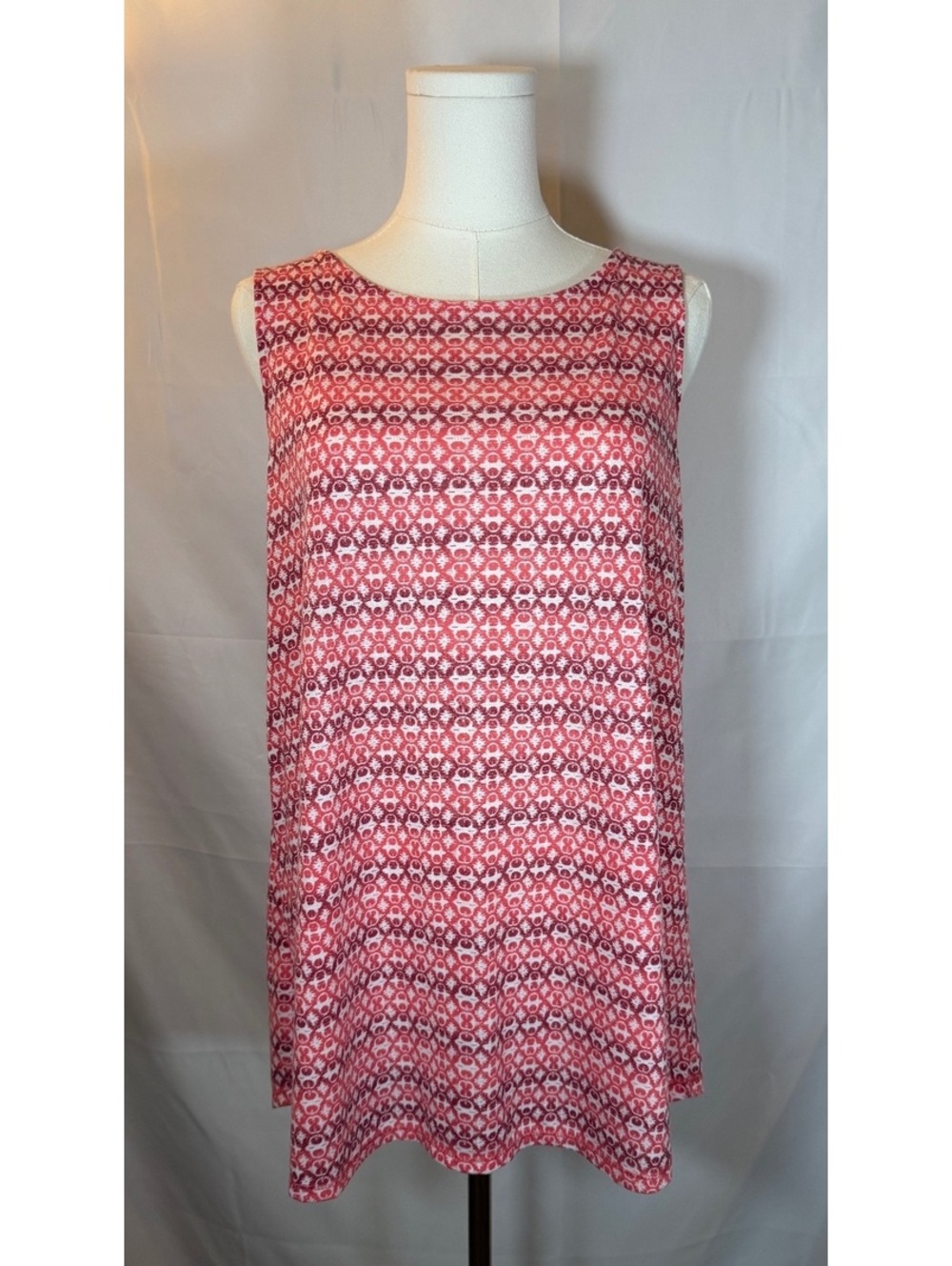 Sleeveless Pink Patterned Blouse with Back Keyhole Detail Women’s L/XL No Tag
